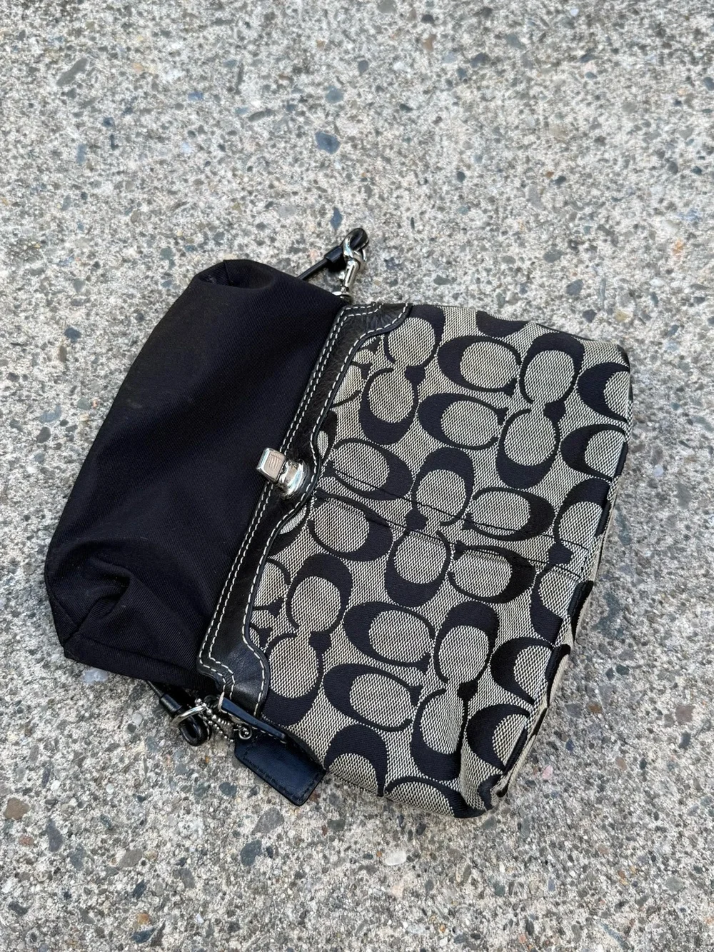 Coach Black Tan Signature Canvas Wristlet Turn Lock Clutch Y2K